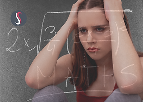 Elève de collège faisant des réflexions mathématiques