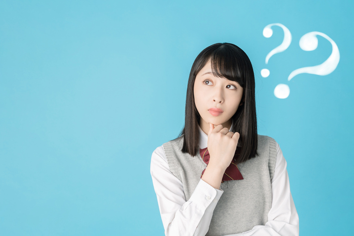 Lycéenne qui se pose des questions