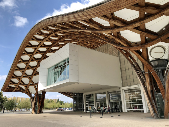 Facade du musee d'art Centre Pompidou de Metz