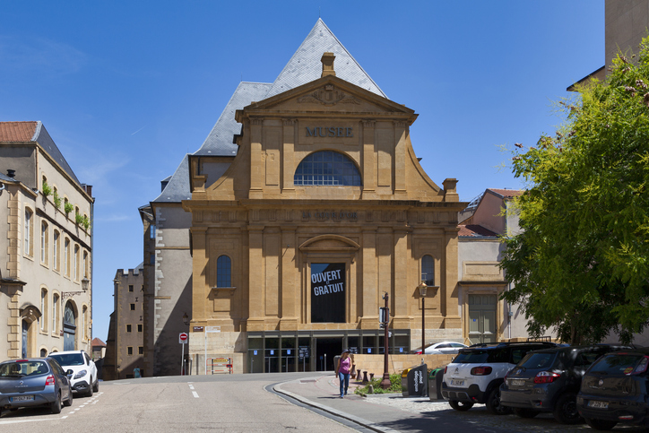 Facade du musée de la Cour d'Or de Metz qui abrite des collections d'objets allant de l'époque romaine à la Renaissance, ainsi que des œuvres d'art du XVIe au XXe siècle.