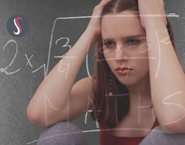 Elève de collège faisant des réflexions mathématiques