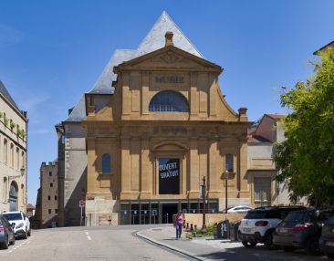 Facade du musée de la Cour d'Or de Metz qui abrite des collections d'objets allant de l'époque romaine à la Renaissance, ainsi que des œuvres d'art du XVIe au XXe siècle.